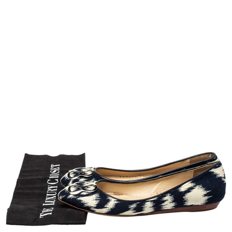 Pre Owned Oscar de la Renta Navy Blue/White Printed Canvas Embellished Ballets Flats Size 38.5
