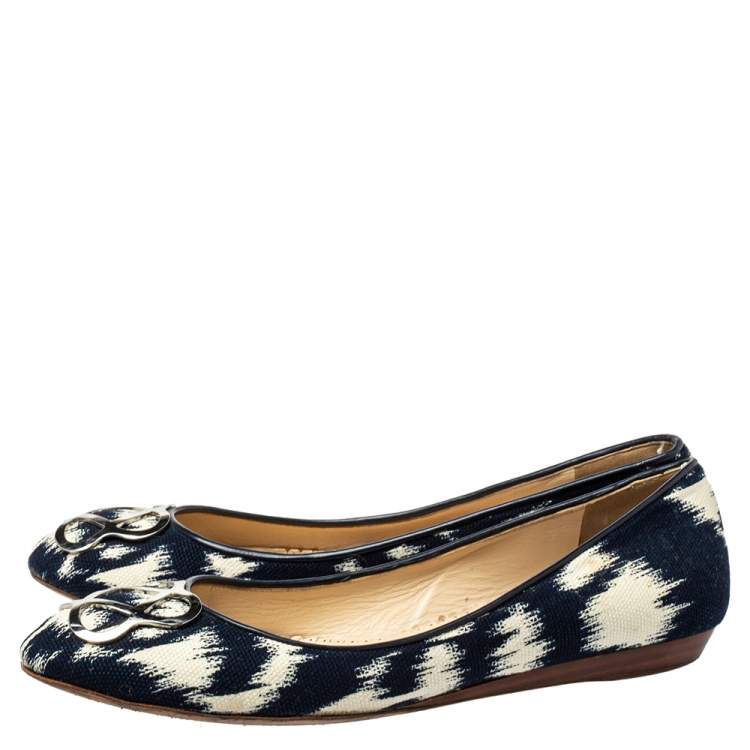 Pre Owned Oscar de la Renta Navy Blue/White Printed Canvas Embellished Ballets Flats Size 38.5