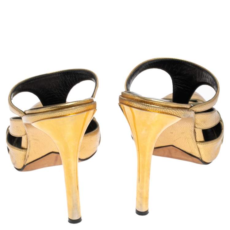 Pre Owned Oscar de la Renta Metallic Gold Leather Carmen Mule Sandals Size 39