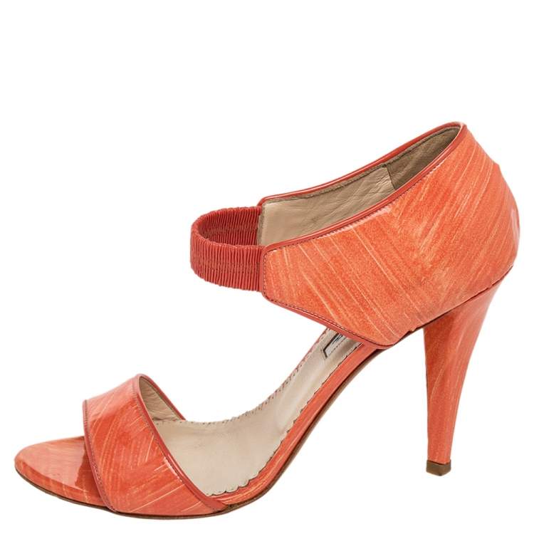 Pre Owned Oscar de la Renta Orange Patent Leather Ankle Strap Sandals Size 38
