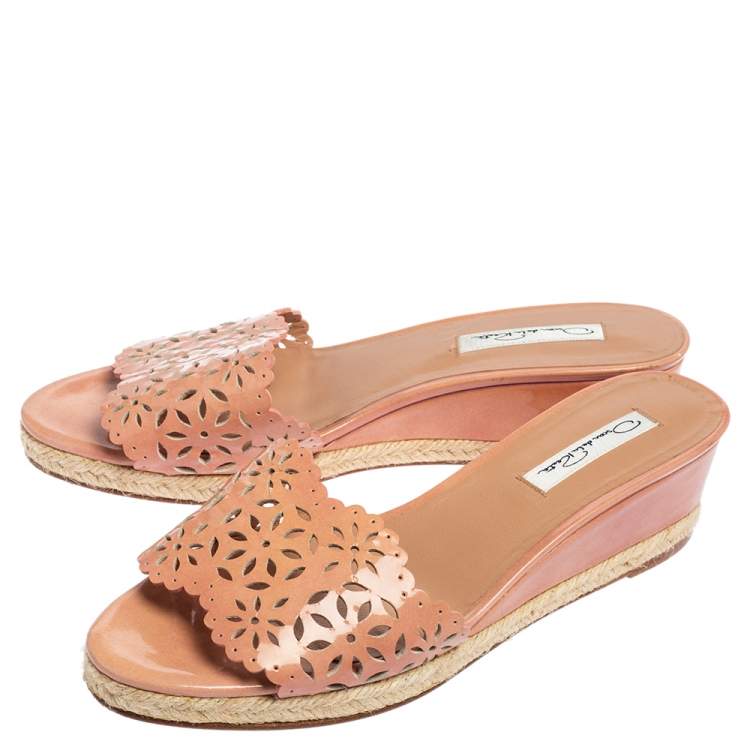 مملوكة مسبقًا Oscar de la Renta Pink Patent Leather Wedge Sandals Size 39.5