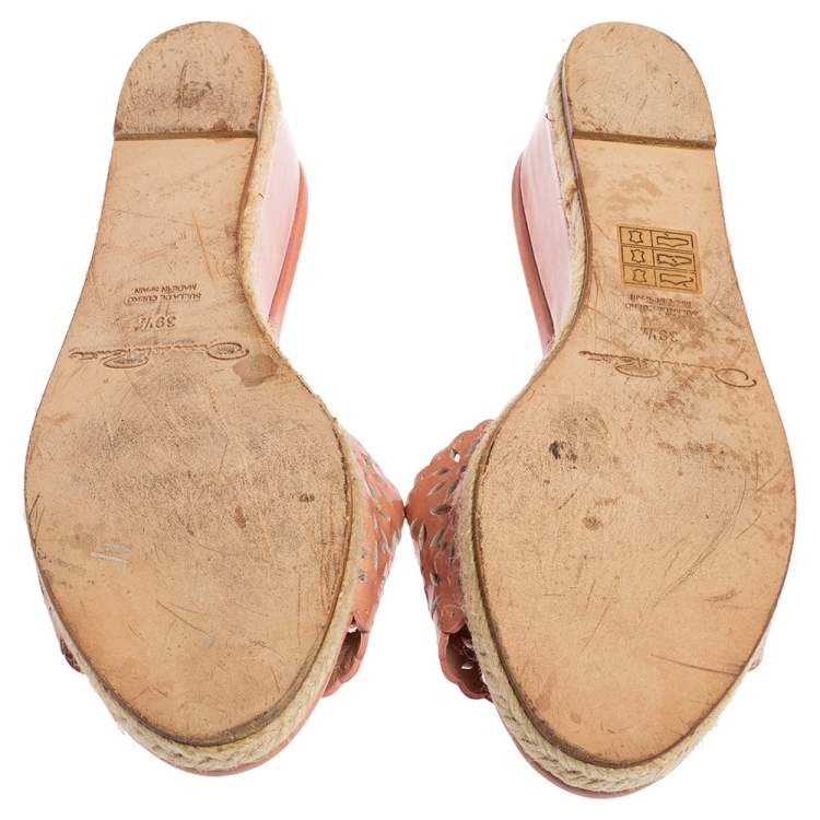 مملوكة مسبقًا Oscar de la Renta Pink Patent Leather Wedge Sandals Size 39.5