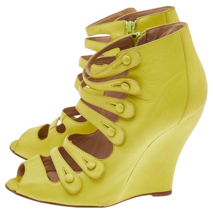 مملوكة مسبقًا Oscar de la Renta Yellow Leather Caged Ankle Length Wedge Sandals Size 39