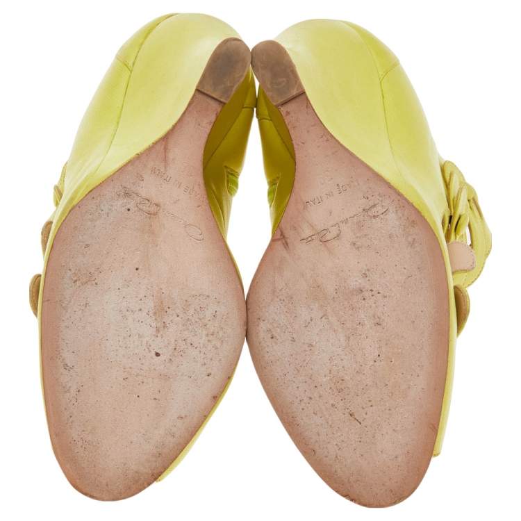 مملوكة مسبقًا Oscar de la Renta Yellow Leather Caged Ankle Length Wedge Sandals Size 39