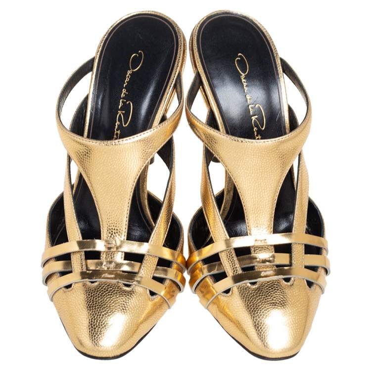 مملوكة مسبقًا Oscar de la Renta Metallic Gold Leather Carmen Mule Sandals Size 36