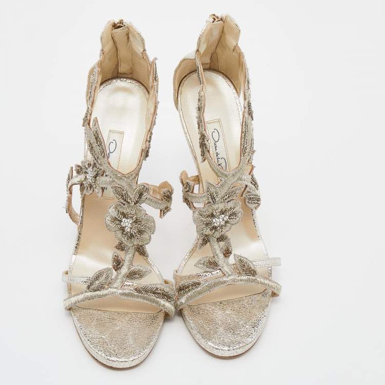 مملوكة مسبقًا Oscar de la Renta Metallic Gold Crinkled Leather Ambria Embroidered Cut Out Sandals Size 39