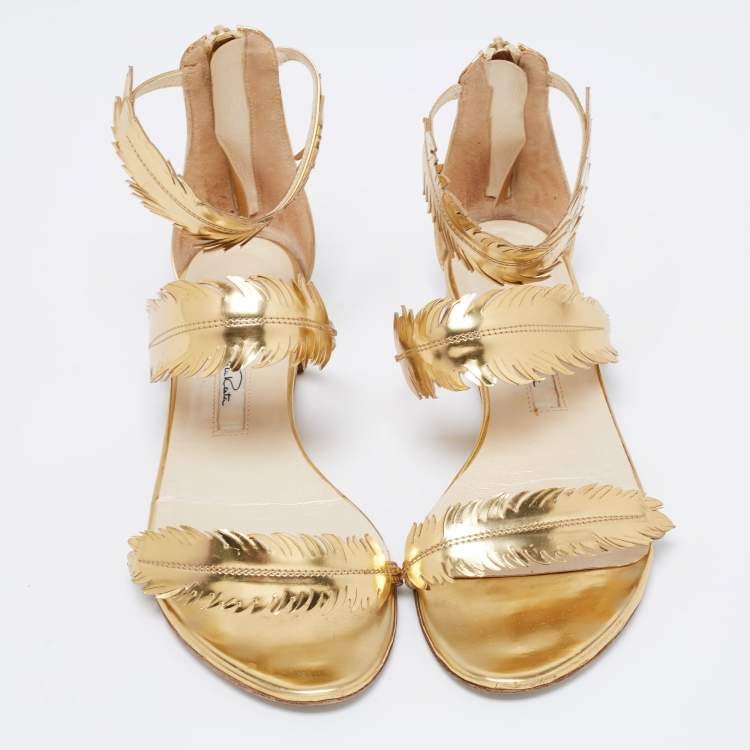 Pre Owned Oscar De La Renta Gold Leather Abigail Feather Ankle-Strap Sandals Size 38.5