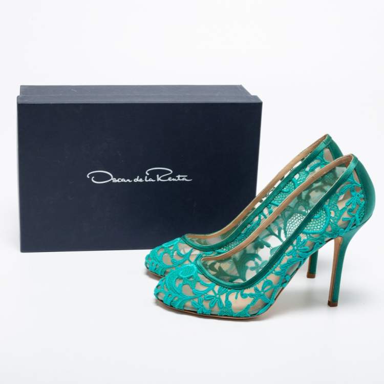 مملوكة مسبقًا Oscar de la Renta Green Lace And Mesh Pumps  Size 41