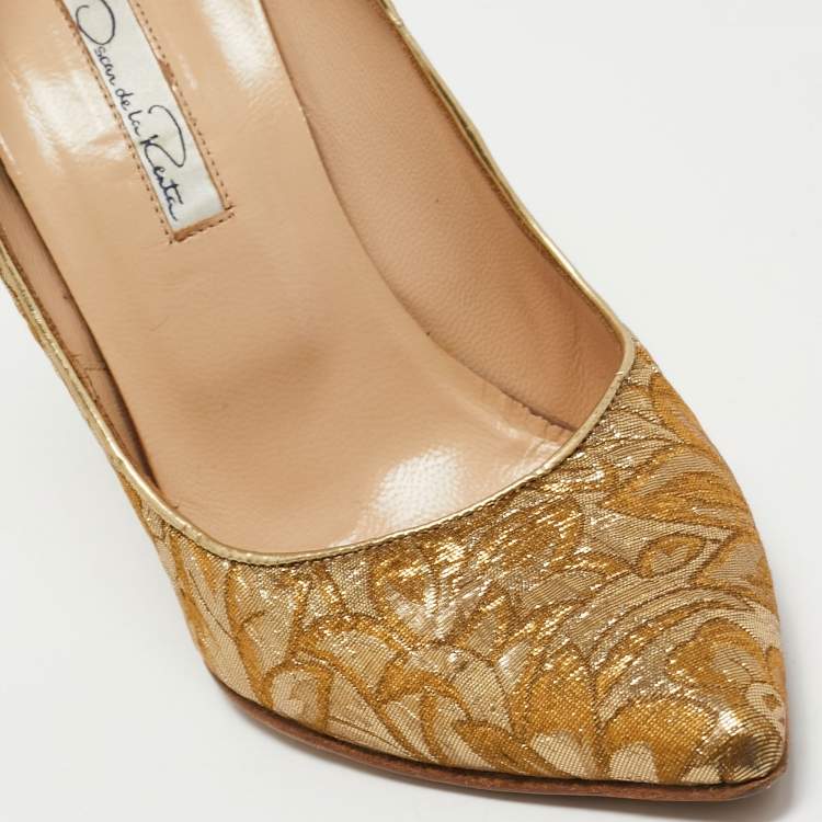 Pre Owned Oscar de la Renta Golden Brocade Fabric Pointed Toe Pumps Size 38