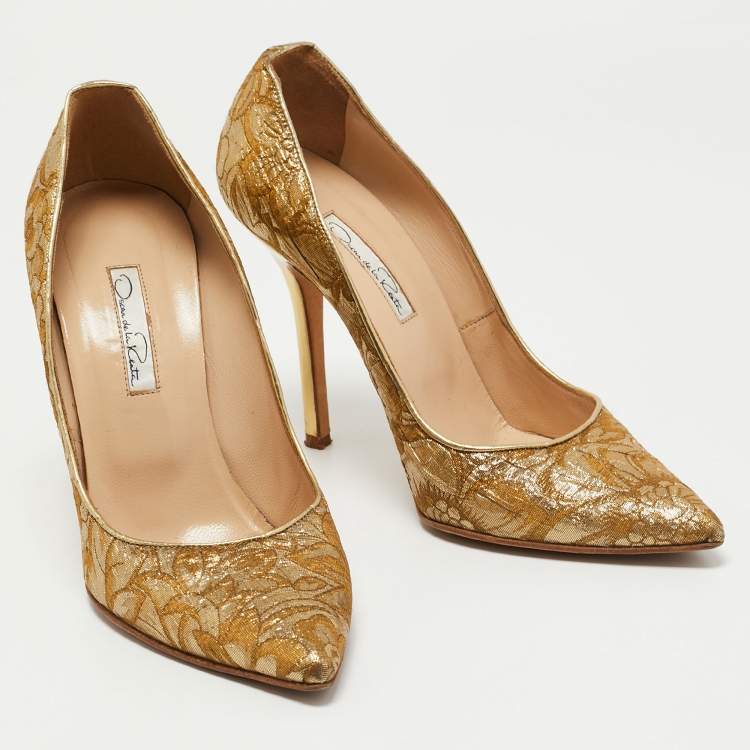 Pre Owned Oscar de la Renta Golden Brocade Fabric Pointed Toe Pumps Size 38