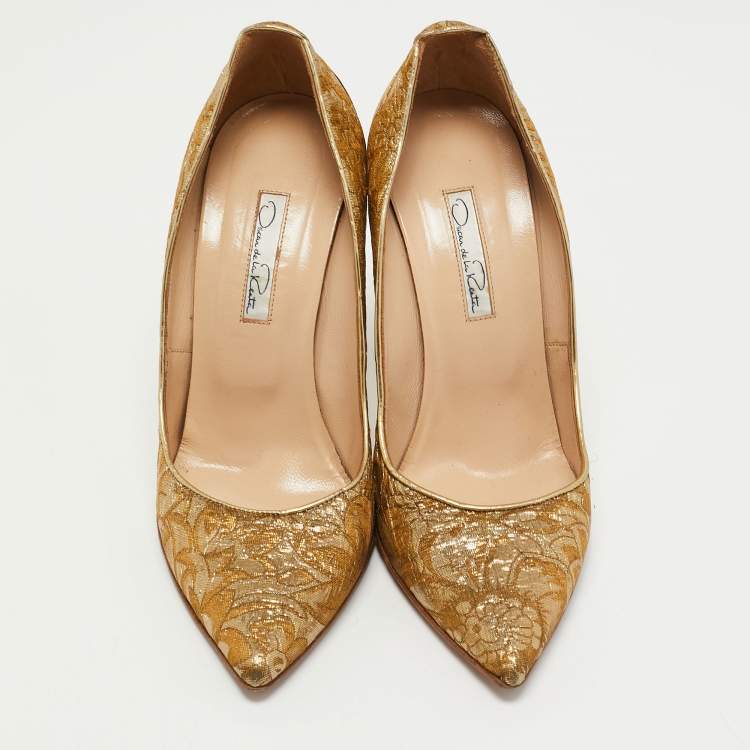 Pre Owned Oscar de la Renta Golden Brocade Fabric Pointed Toe Pumps Size 38