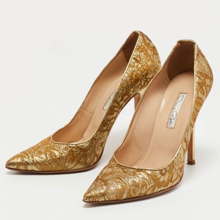 Pre Owned Oscar de la Renta Golden Brocade Fabric Pointed Toe Pumps Size 38