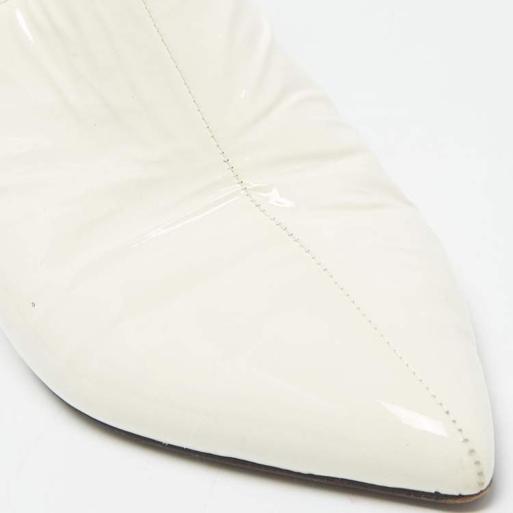 مملوكة مسبقًا Oscar de la Renta Off White Patent Leather Pointed Toe Mules Size 40
