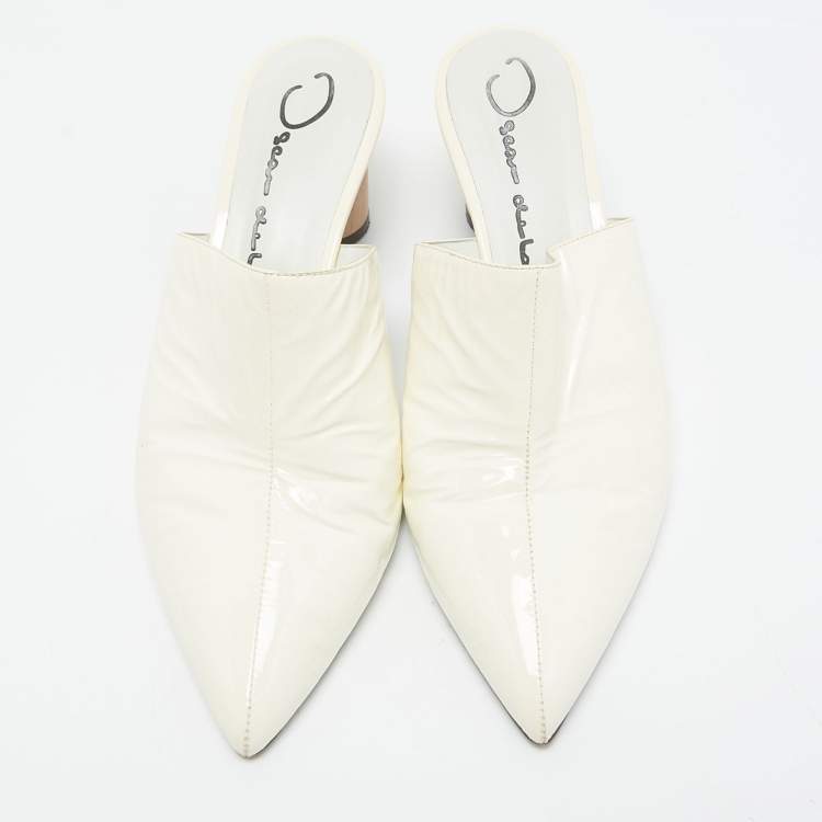 مملوكة مسبقًا Oscar de la Renta Off White Patent Leather Pointed Toe Mules Size 40