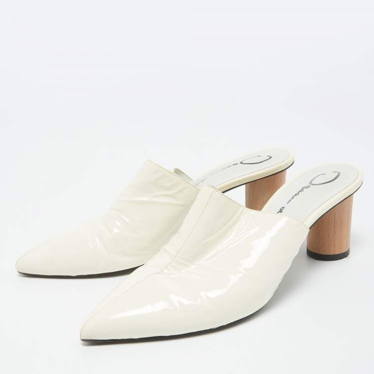 مملوكة مسبقًا Oscar de la Renta Off White Patent Leather Pointed Toe Mules Size 40