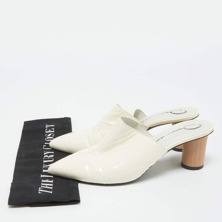 مملوكة مسبقًا Oscar de la Renta Off White Patent Leather Pointed Toe Mules Size 40