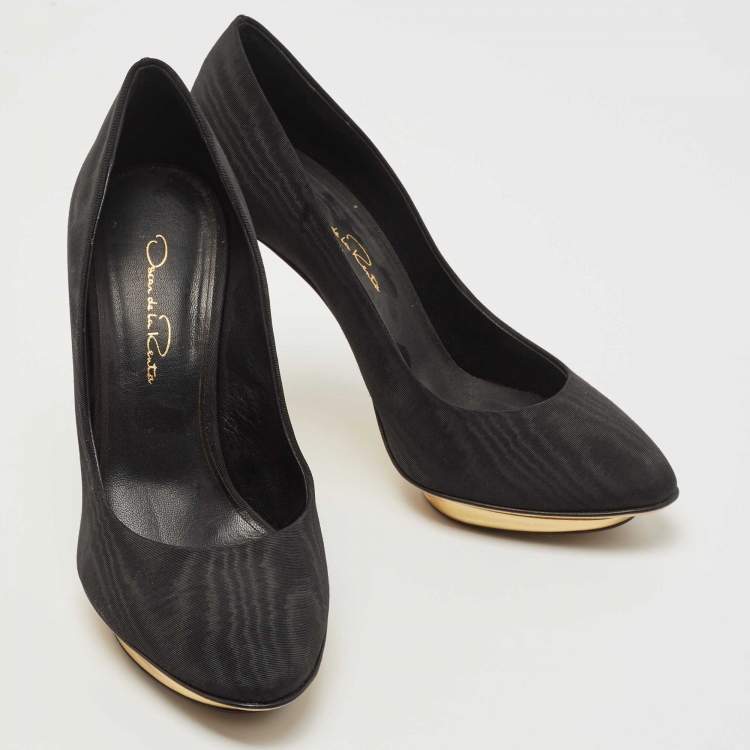 Pre Owned Oscar de la Renta Black Moire Fabric Round Toe Platform Pumps Size 37.5