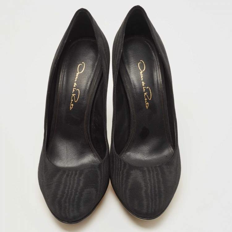 Pre Owned Oscar de la Renta Black Moire Fabric Round Toe Platform Pumps Size 37.5