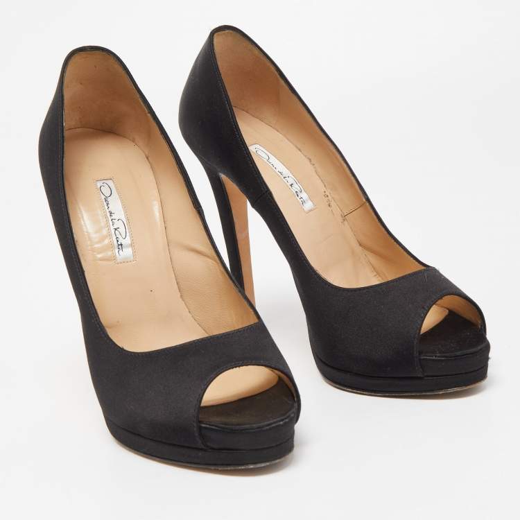 Pre Owned Oscar de la Renta Black Satin Platform Peep Toe Pumps Size 38.5