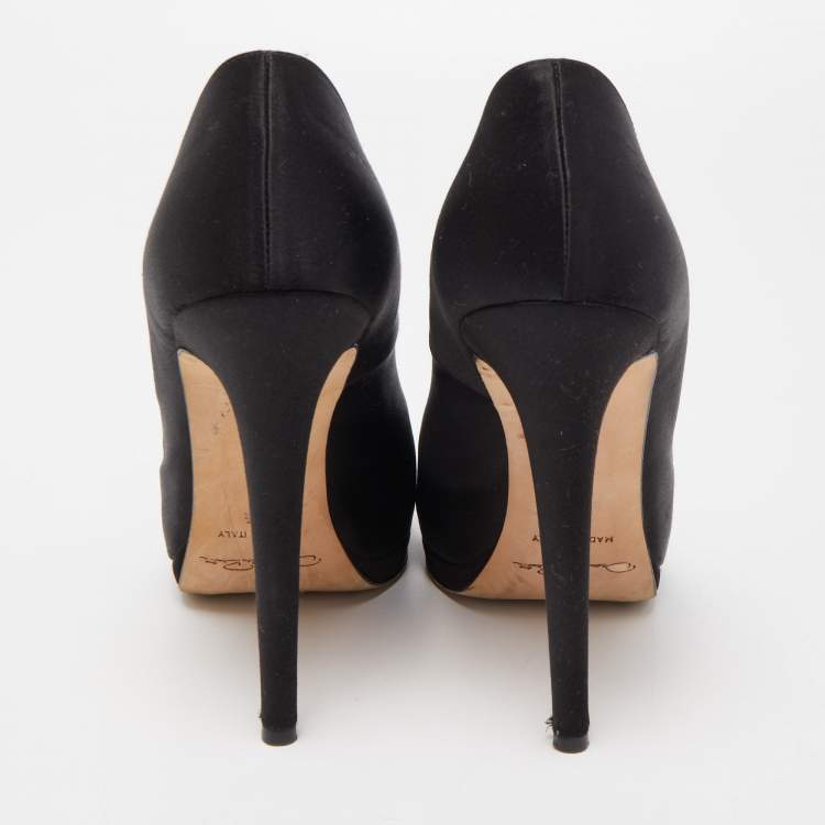 Pre Owned Oscar de la Renta Black Satin Platform Peep Toe Pumps Size 38.5