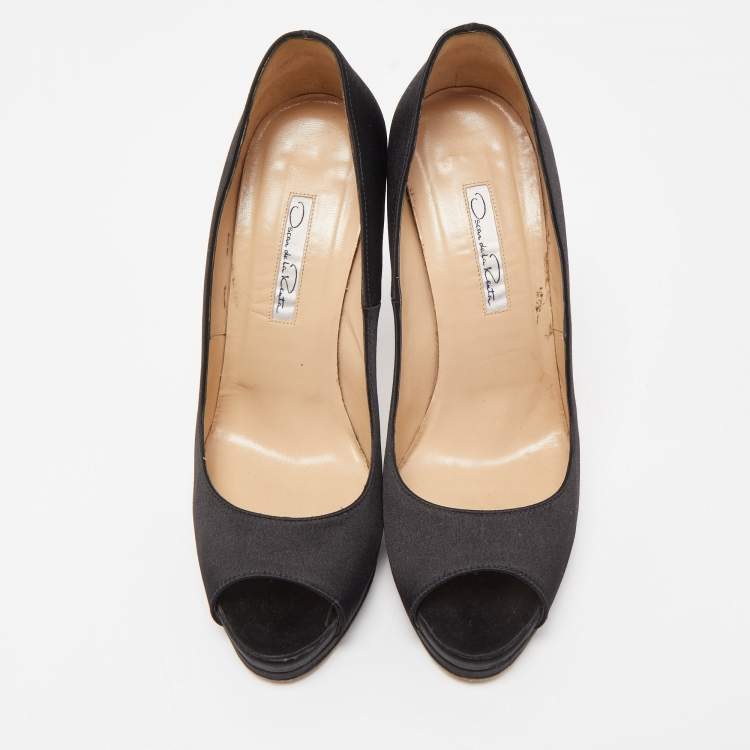 Pre Owned Oscar de la Renta Black Satin Platform Peep Toe Pumps Size 38.5