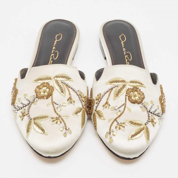 Pre Owned Oscar De La Renta Grey Embellished Satin Wanda Flat Mules Size 36