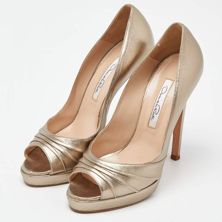 Pre Owned Oscar de la Renta Metallic Gold Leather Peep Toe Platform Pumps Size 40