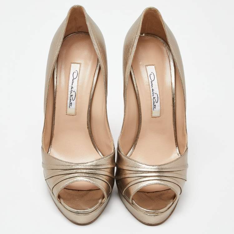 Pre Owned Oscar de la Renta Metallic Gold Leather Peep Toe Platform Pumps Size 40