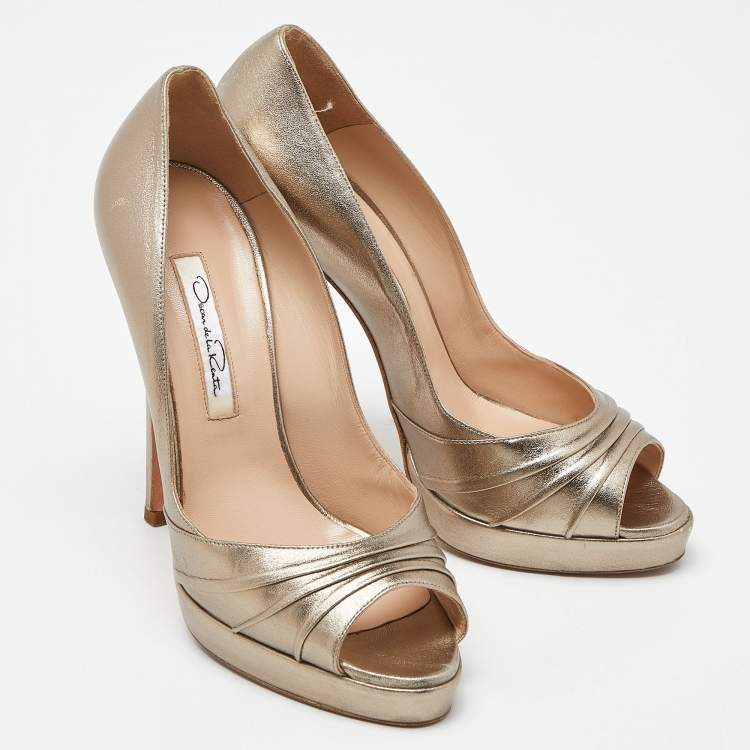 Pre Owned Oscar de la Renta Metallic Gold Leather Peep Toe Platform Pumps Size 40