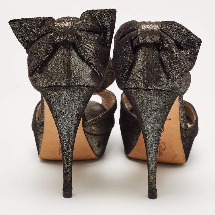 Pre Owned Oscar de la Renta Metallic Texture Suede Crystal Embellished Cutout Pumps Size 37