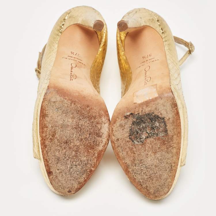 Pre Owned Oscar de la Renta Metallic Gold Python Embossed Peep Toe Ankle Strap Pumps Size 37.5