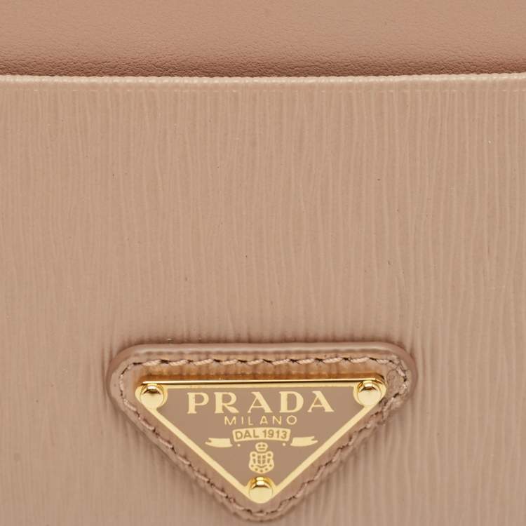 مملوكة مسبقًا Prada Beige Vitello  Move Leather Logo Card Holder
