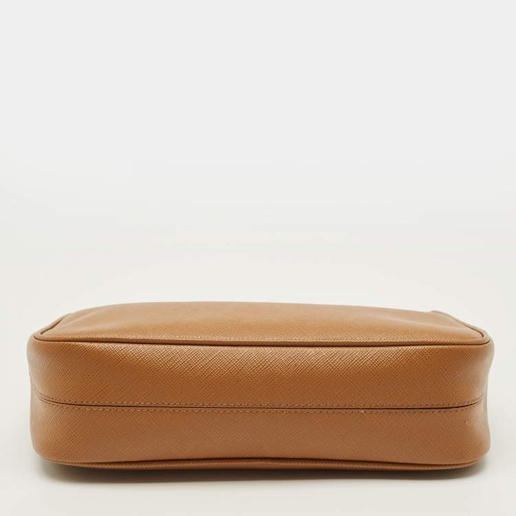 Pre Owned حقيبة كتف برادا إصدار مُعاد 2005 جلد سافيانو بني