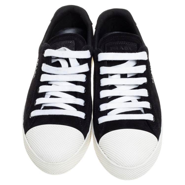 مملوكة مسبقًا Prada Sports Black Suede Leather Low Top Sneakers Size 38.5