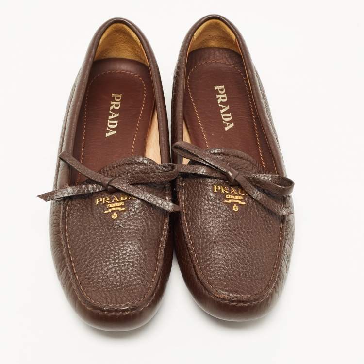 مملوكة مسبقًا Prada Dark Brown Leather Bow Loafers Size 38