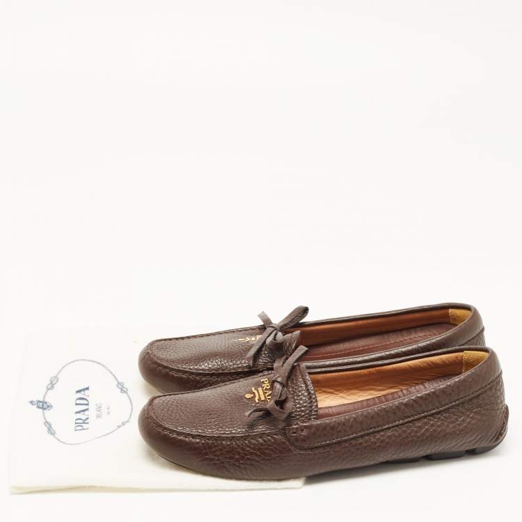 مملوكة مسبقًا Prada Dark Brown Leather Bow Loafers Size 38