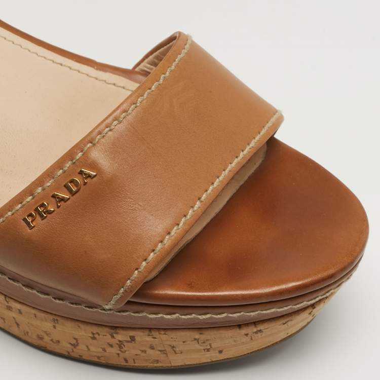 مملوكة مسبقًا Prada Sport Size 38.5 Tan Leather Wedge Sandals