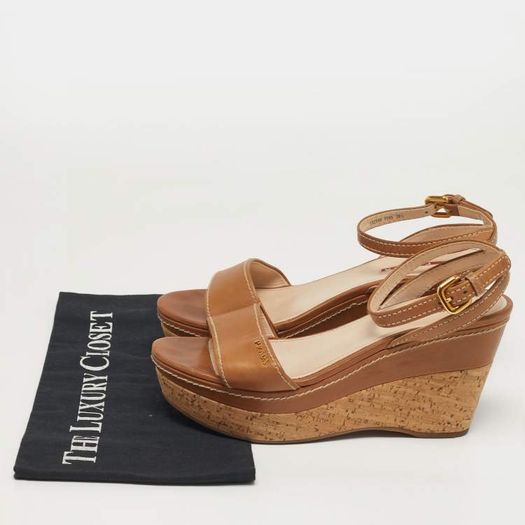مملوكة مسبقًا Prada Sport Size 38.5 Tan Leather Wedge Sandals