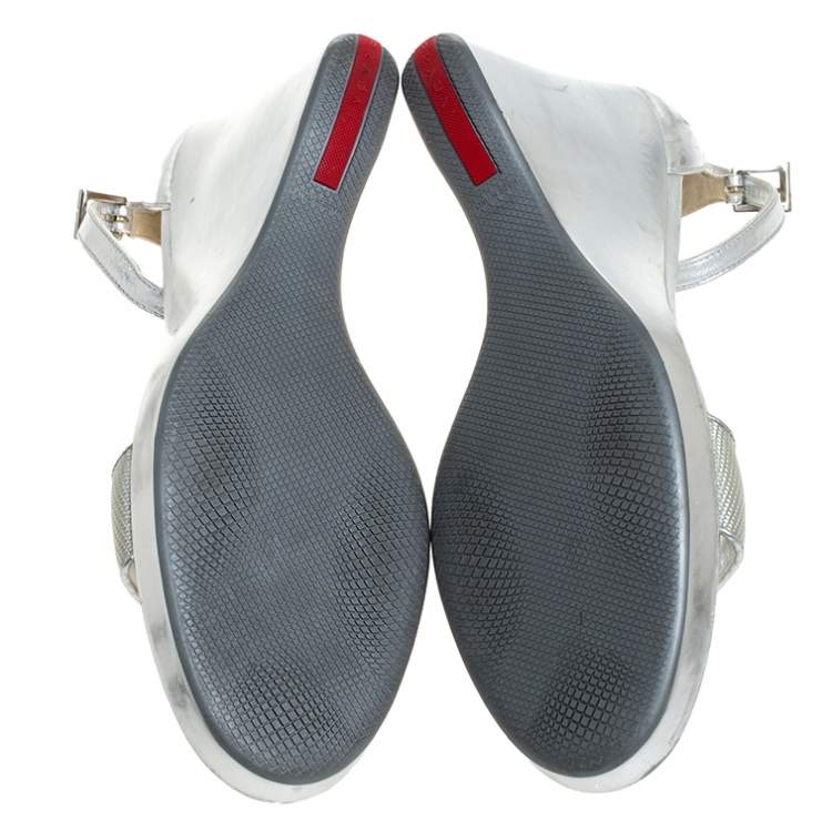 مملوكة مسبقًا Prada Silver Leather And Nylon Logo Strap Wedge Ankle Strap Sandals Size 40 