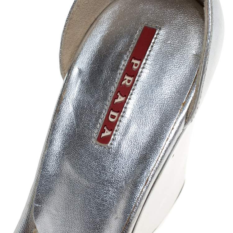 مملوكة مسبقًا Prada Silver Leather And Nylon Logo Strap Wedge Ankle Strap Sandals Size 40 