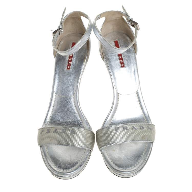 مملوكة مسبقًا Prada Silver Leather And Nylon Logo Strap Wedge Ankle Strap Sandals Size 40 
