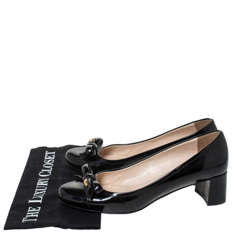 مملوكة مسبقًا Prada Sport Patent Leather Bow Round Toe Pumps Size 39