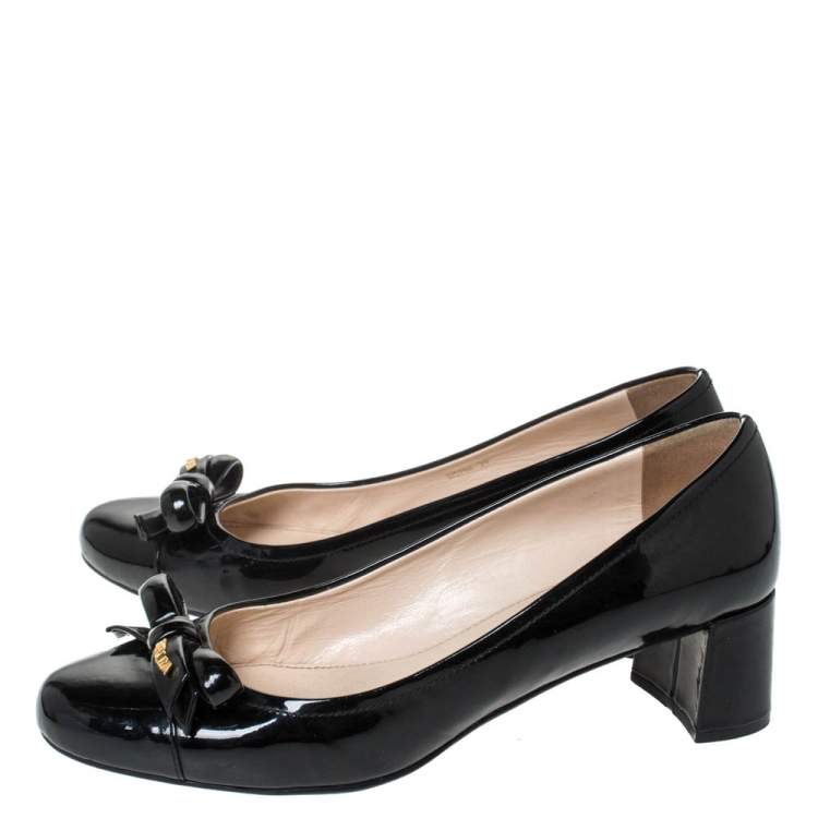 مملوكة مسبقًا Prada Sport Patent Leather Bow Round Toe Pumps Size 39