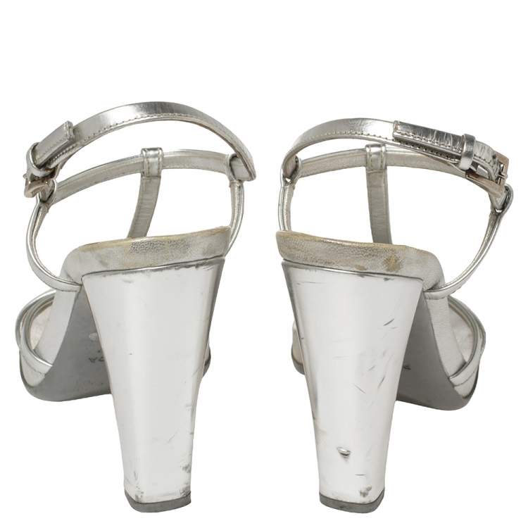 مملوكة مسبقًا Prada Sport Silver Metallic Leather T-Strap Sandals Size 37