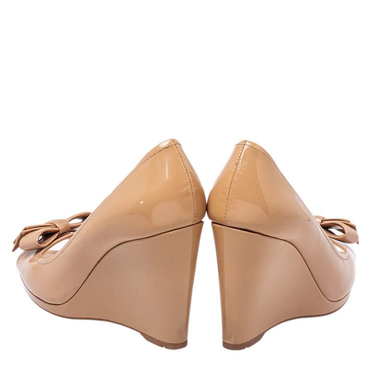 Pre Owned Prada Sport Beige Patent Leather Bow Peep Toe Wedge Pumps Size 38