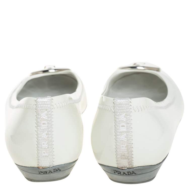 مملوكة مسبقًا Prada  White Patent Leather Ballet Flats Size 36