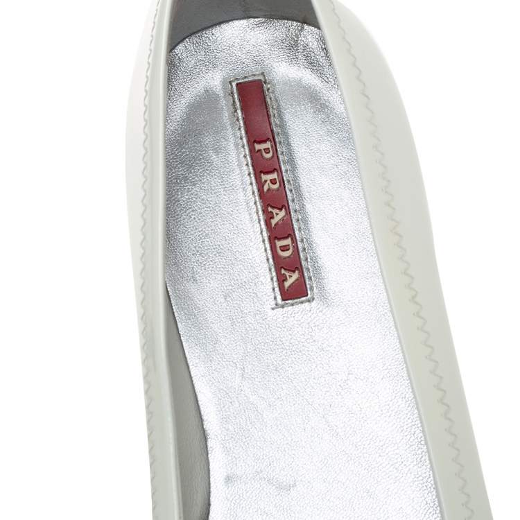 مملوكة مسبقًا Prada  White Patent Leather Ballet Flats Size 36