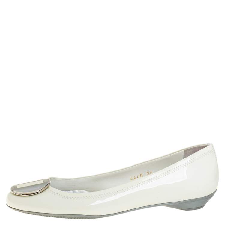 مملوكة مسبقًا Prada  White Patent Leather Ballet Flats Size 36