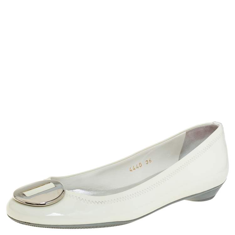 مملوكة مسبقًا Prada  White Patent Leather Ballet Flats Size 36
