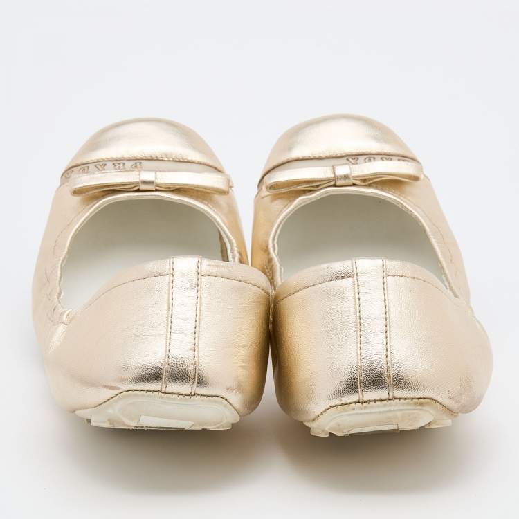 Pre Owned Prada Sport Gold Leather Bow Scrunch Ballet Flats Size 39